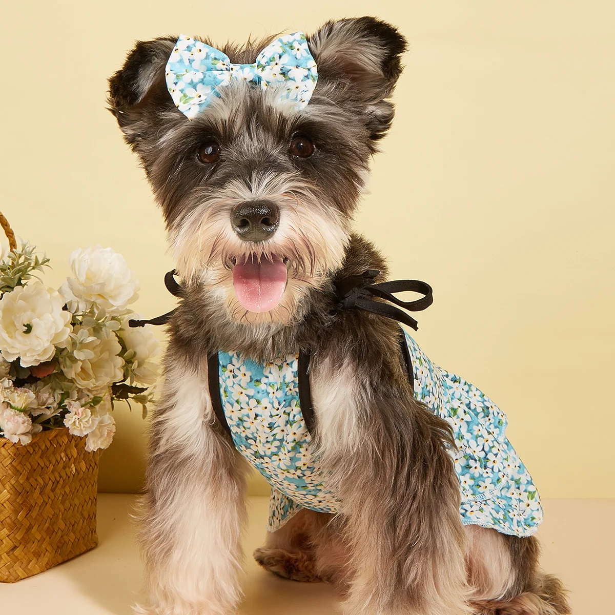Lindo conjunto de vestido para cachorro, estampado floral azul y accesorio para el cabello con lazo, falda con volantes, ropa dulce para mascotas, ropa diaria para mascotas, disfraz adorable - imagen 2