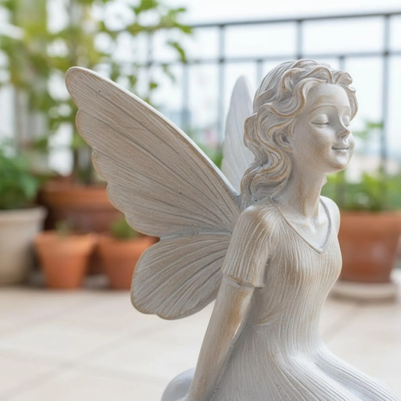 Estatua de hadas con pájaro para jardín – Acabado en cemento - imagen 2