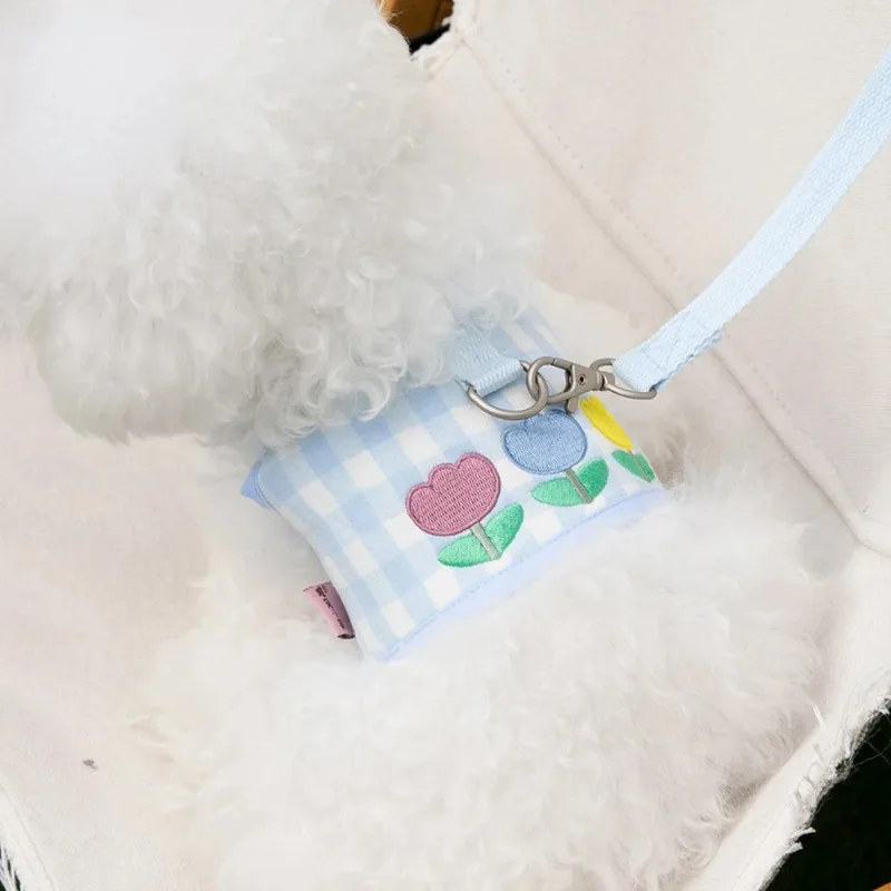 Arnés de flores para perro, correa para el pecho bordada de tulipán, cuerda para tirar, correa para el pecho a cuadros, chaleco para caminar para perro y gato, ropa de peluche para Chihuahua - imagen 3