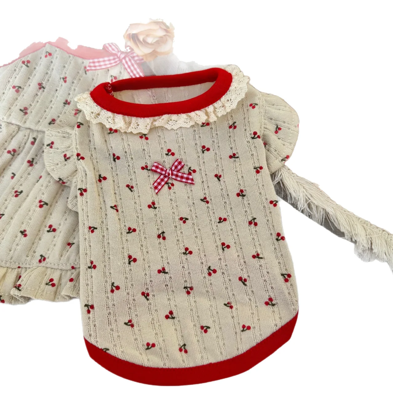 Vestido floral para perros pequeños – Mangas volantes y tirantes osito - imagen 2