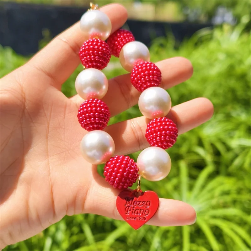 Collar de perro ajustable de lujo con collar de perlas grandes y colgante de corazón de melocotón para regalos de fiesta de cumpleaños para mascotas, accesorios para perros