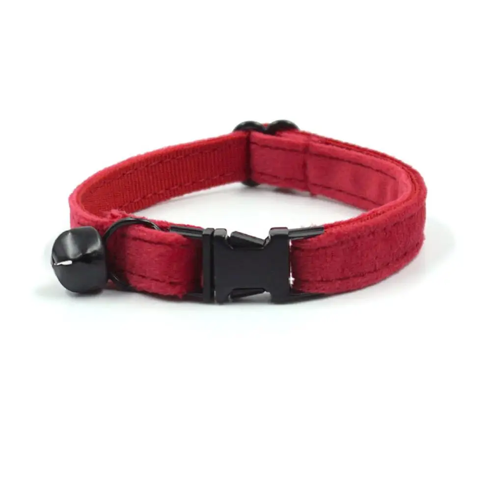Collar de gato personalizado con campana, hebilla de metal con identificación de placa de identificación, collares de gato de terciopelo rojo brillante ajustables con campana - imagen 2