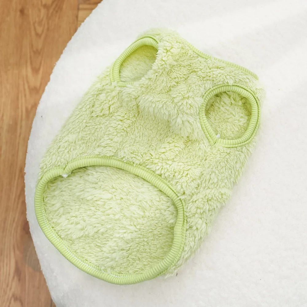 Detalle de la capucha de la sudadera para perro