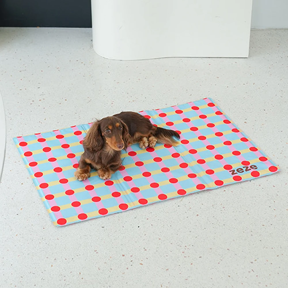 Colchoneta refrescante de seda fría e impermeable para perros y gatos - imagen 4