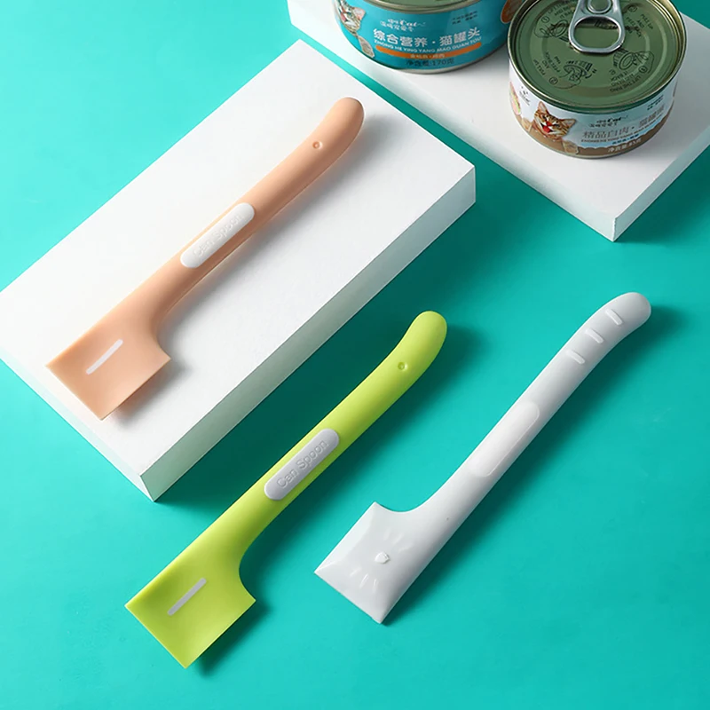 Varias tapas y cucharas organizadas sobre la encimera