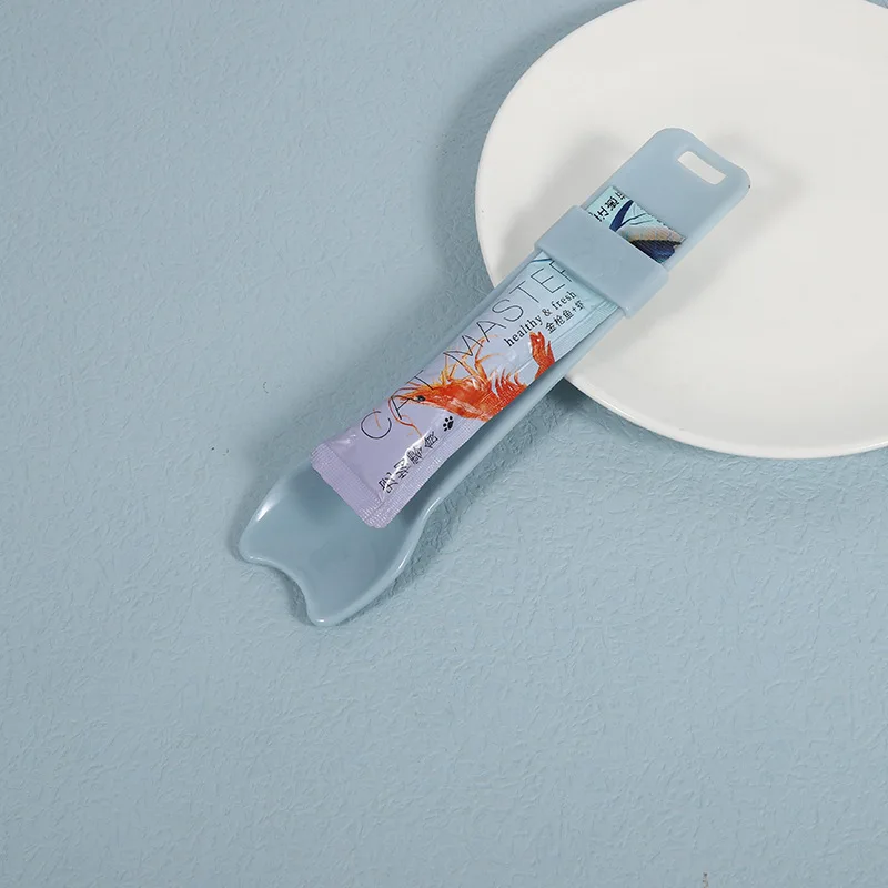 Cuchara exprimidora para mascotas para aperitivos líquidos, herramienta alimentadora de tiras para gatos para alimentos húmedos y puré, sin manos sucias, alimentador fácil para apretar - imagen 4