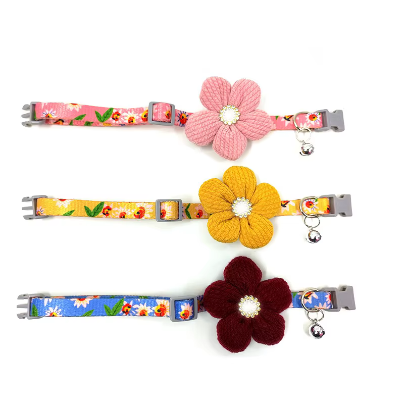 Collar con campana para gatos – Ajustable con flores - imagen 5