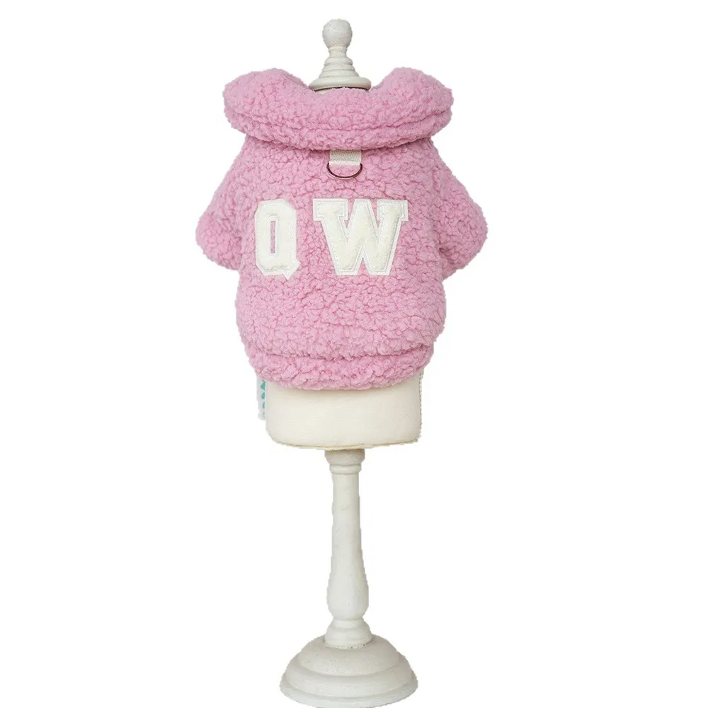 Chaqueta de invierno para mascotas para perros y gatos, abrigo de algodón de dos patas con estampado de letras rosas, ropa para exteriores con agujero para correa, ropa de abrigo cálida informal - imagen 5