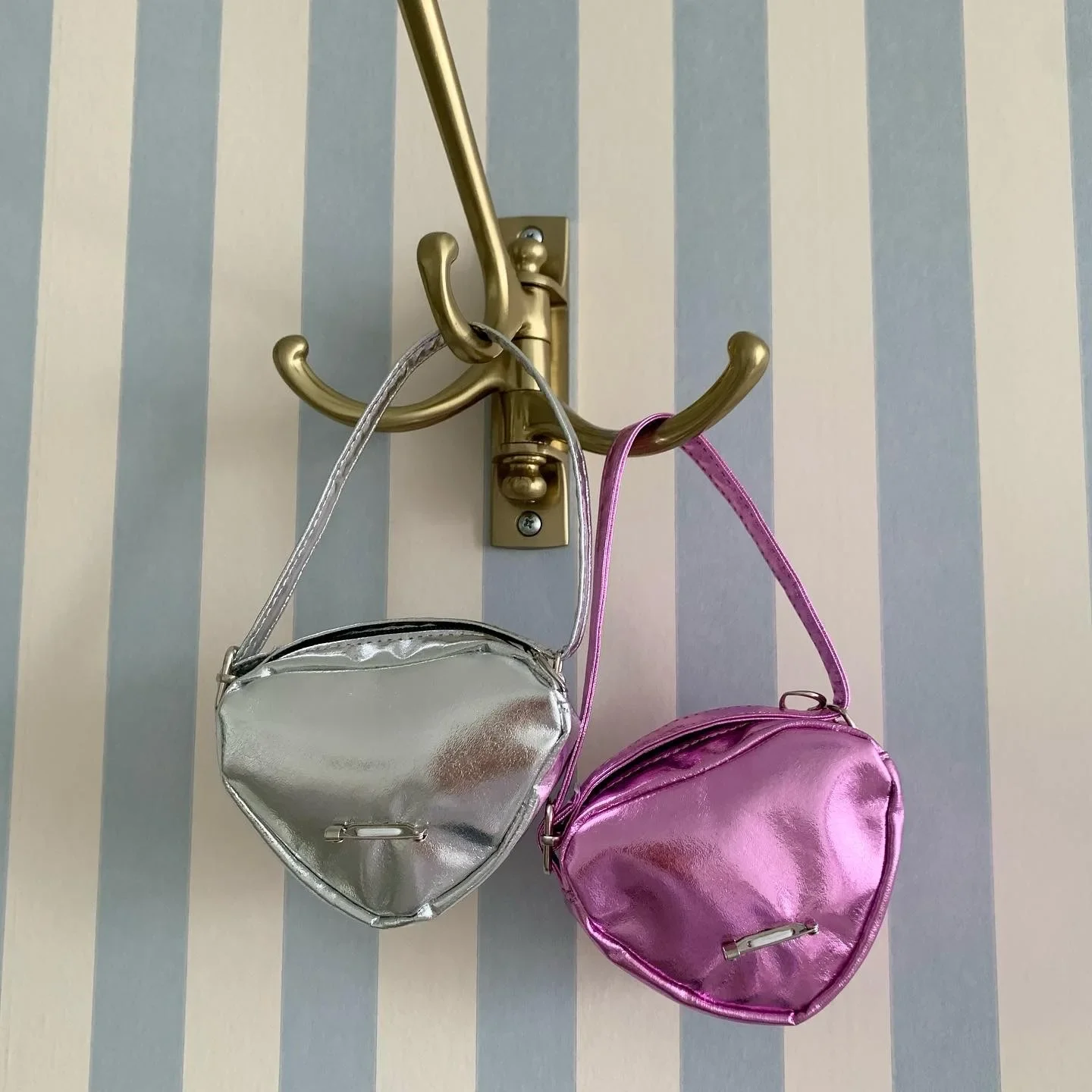 Mochila triangular INS para perro, bolsa de transporte con lazo plateado, bandolera pequeña para perro, gato, bolsas de transporte para caca de perro - imagen 5