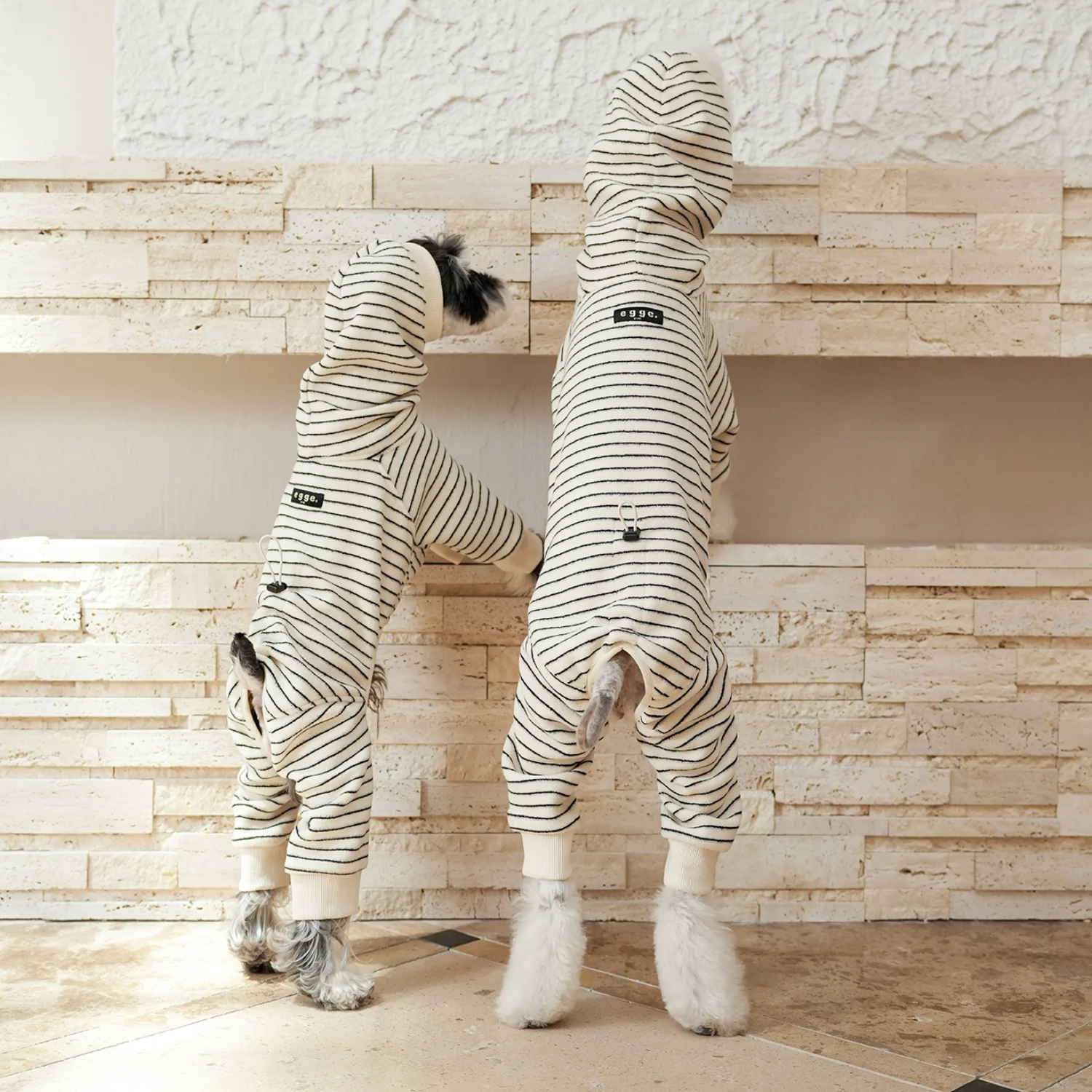 Camiseta de forro polar a rayas de cuatro patas para perros en invierno, sudadera con capucha de manga larga cálida en gris oscuro para galgos italianos, abrigo suave para Bedlington. - imagen 4