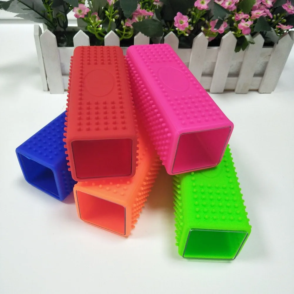 Goma hueca de silicona para mascotas, cepillo limpiador de pelo para perros y gatos, muebles, alfombras, sofá, masaje, 1 unidad - imagen 2