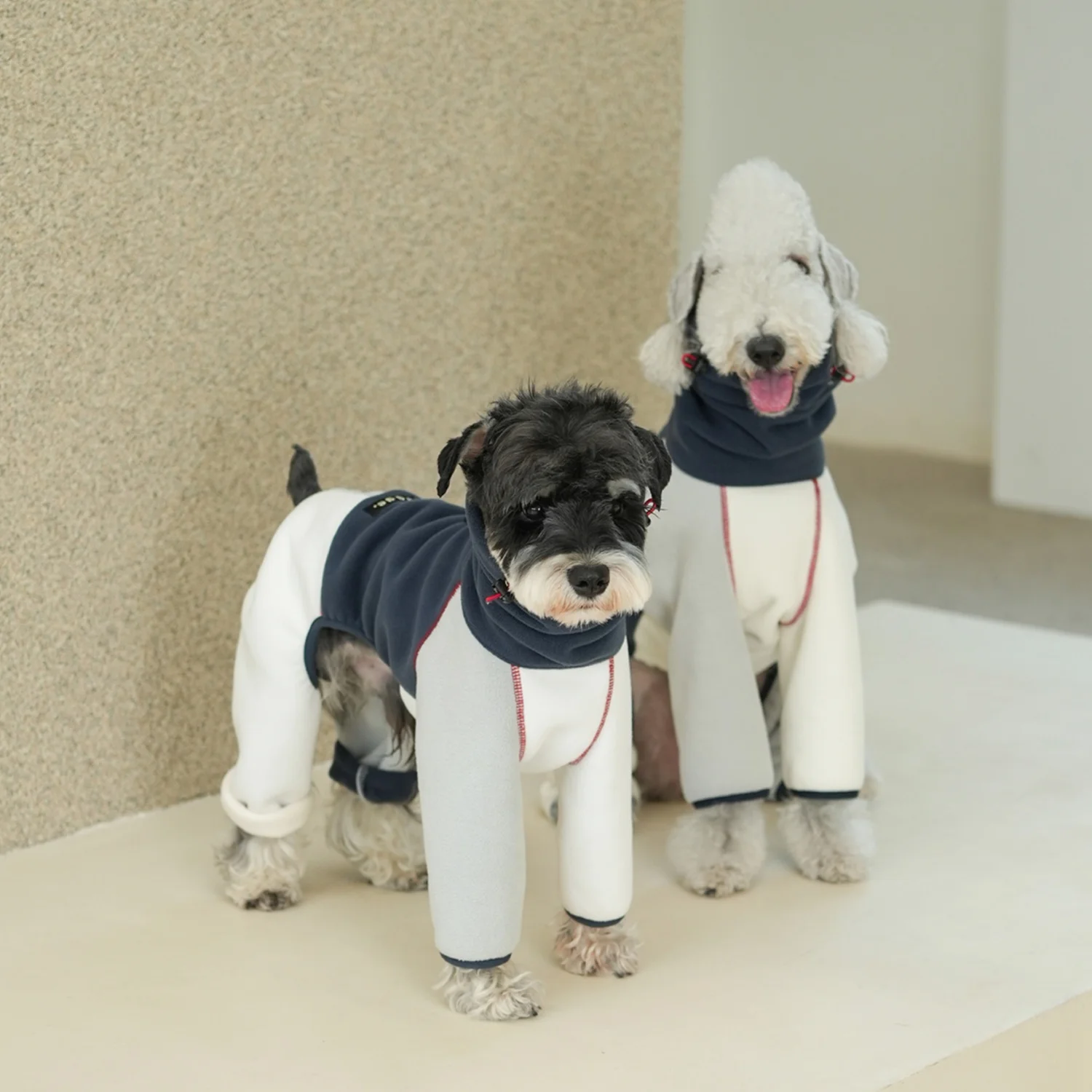 Sudadera de tela antibacteriana antiestática para perros en invierno Abrigo polar de 4 patas con bloques de color y cuello alto para galgo italiano