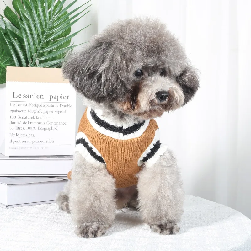 Sudadera con capucha para mascotas de estilo universitario de otoño e invierno, adecuada para gatos y perros medianos y grandes para usar en otoño e invierno