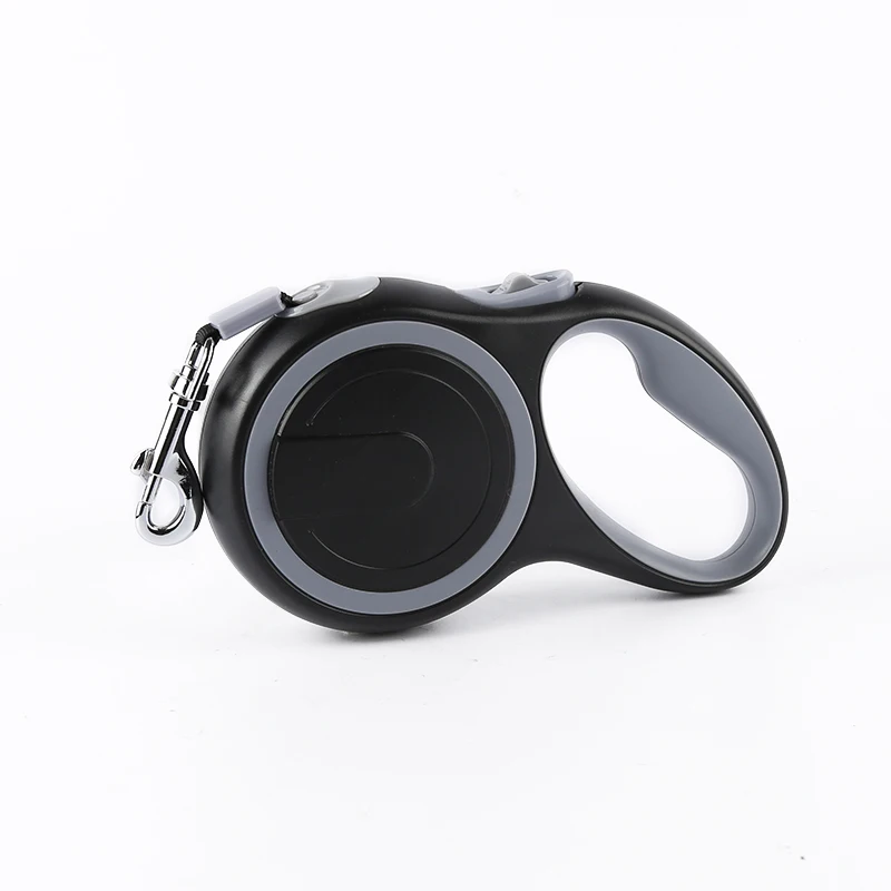 Detalle del mango ergonómico de la correa retráctil para perros grandes