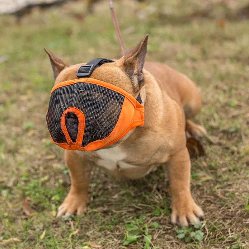 Bozal de perro de malla suave ajustable para muso corto Bulldog Pug transpirable Anti morder ladrando cubierta de boca cómodo bozal para mascotas