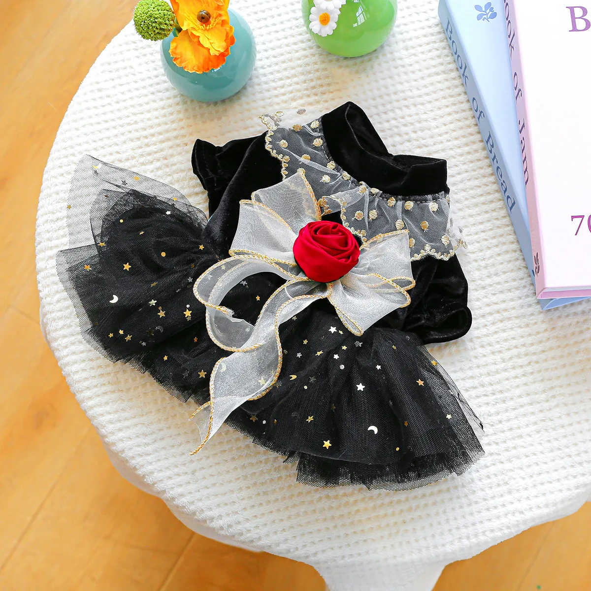 Vestidos clásicos de terciopelo para mascotas, con lentejuelas brillantes, adornos florales y de mariposas, vestido de princesa para perros pequeños, primavera y verano - imagen 4