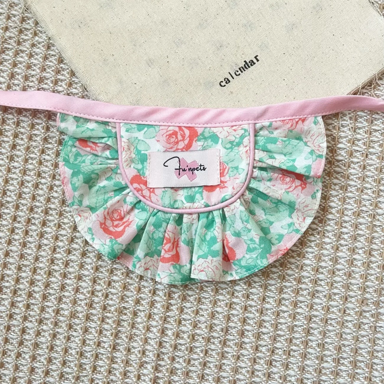 Collar de flores para mascotas, babero rosa, toalla para babas de perros y gatos, chal para mascotas, oso de peluche, bufanda para perros pequeños, accesorios para perros pequeños y cachorros - imagen 3