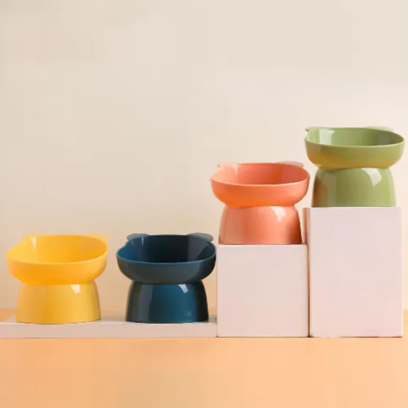 Cuenco para gatos de pierna alta inclinado de estilo nórdico, cuenco de plástico para mascotas con diseño de cara de oso y protección del cuello de dibujos animados