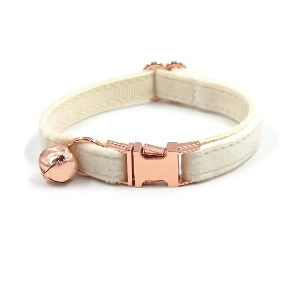 Collar de gato personalizado con campana, placa de identificación personalizada, hebilla de metal de identificación, collares de gato de terciopelo blanco crema ajustables con campana - imagen 2