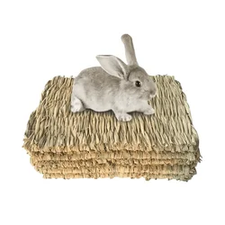 Base de hierba natural para jaula con conejos y roedores pequeños
