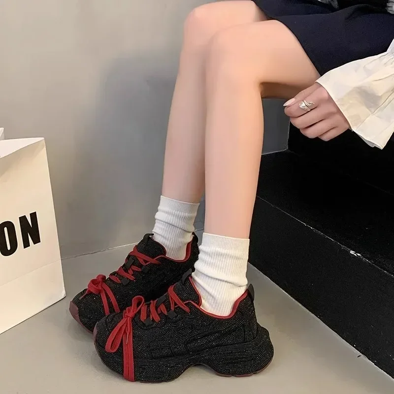 Nuevo 2025 zapatos de papá para mujer, zapatos deportivos informales con parte inferior gruesa y diamantes de imitación brillantes, zapatos de verano con parte inferior de goma en el tobillo