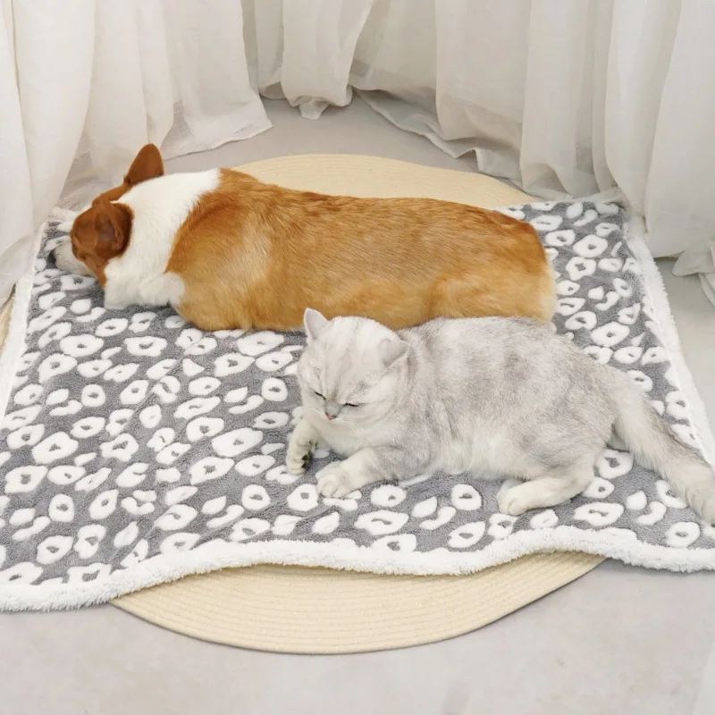 Mantas de cama cálidas para mascotas de invierno, esteras de lana para perrera, colchonetas portátiles para viajes al aire libre, almohadillas para dormir para gatos, colcha de nido suave para cachorros y gatitos - imagen 2