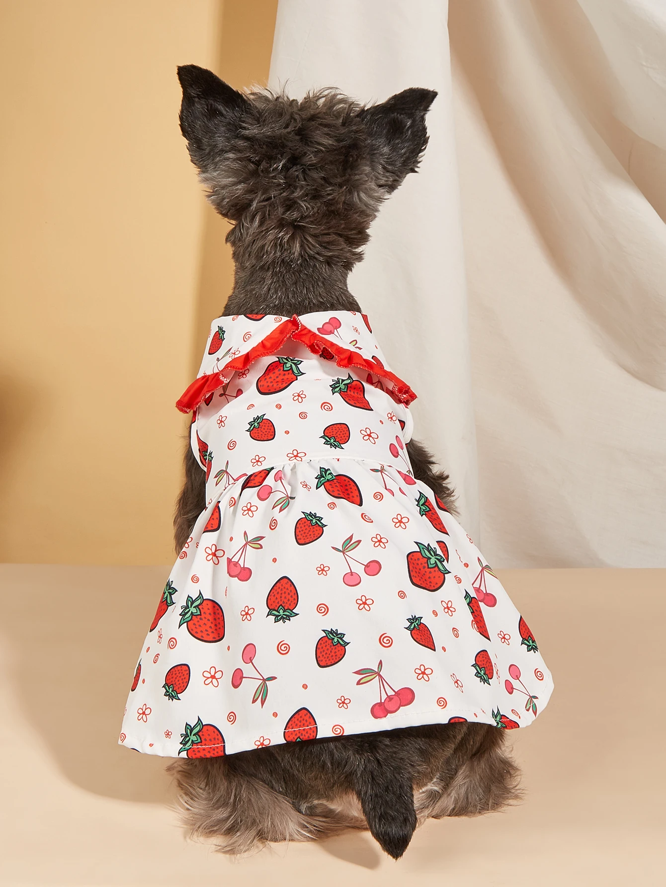 Vestido para perro estampado de fresa con cuello rojo con volantes, ropa para mascotas con bonito patrón de frutas, dulce vestido de princesa para perros pequeños