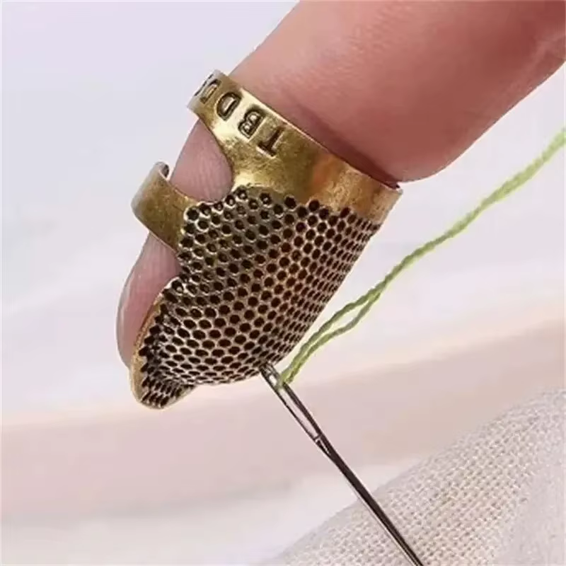Dedal vintage de costura artesanal antideslizante y ajustable - imagen 2