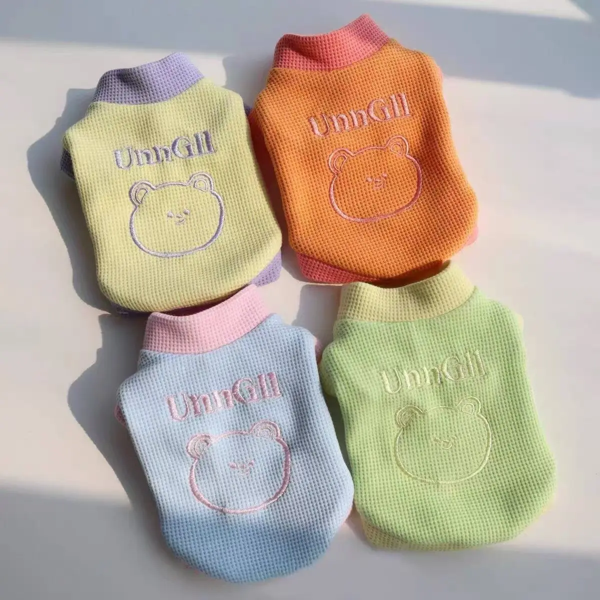 Camiseta sin mangas tipo gofre para primavera/verano para mascotas, camiseta sin mangas con cuello de contraste bordado bonito, ropa para cachorros de edición fina para perros pequeños de peluche - imagen 3