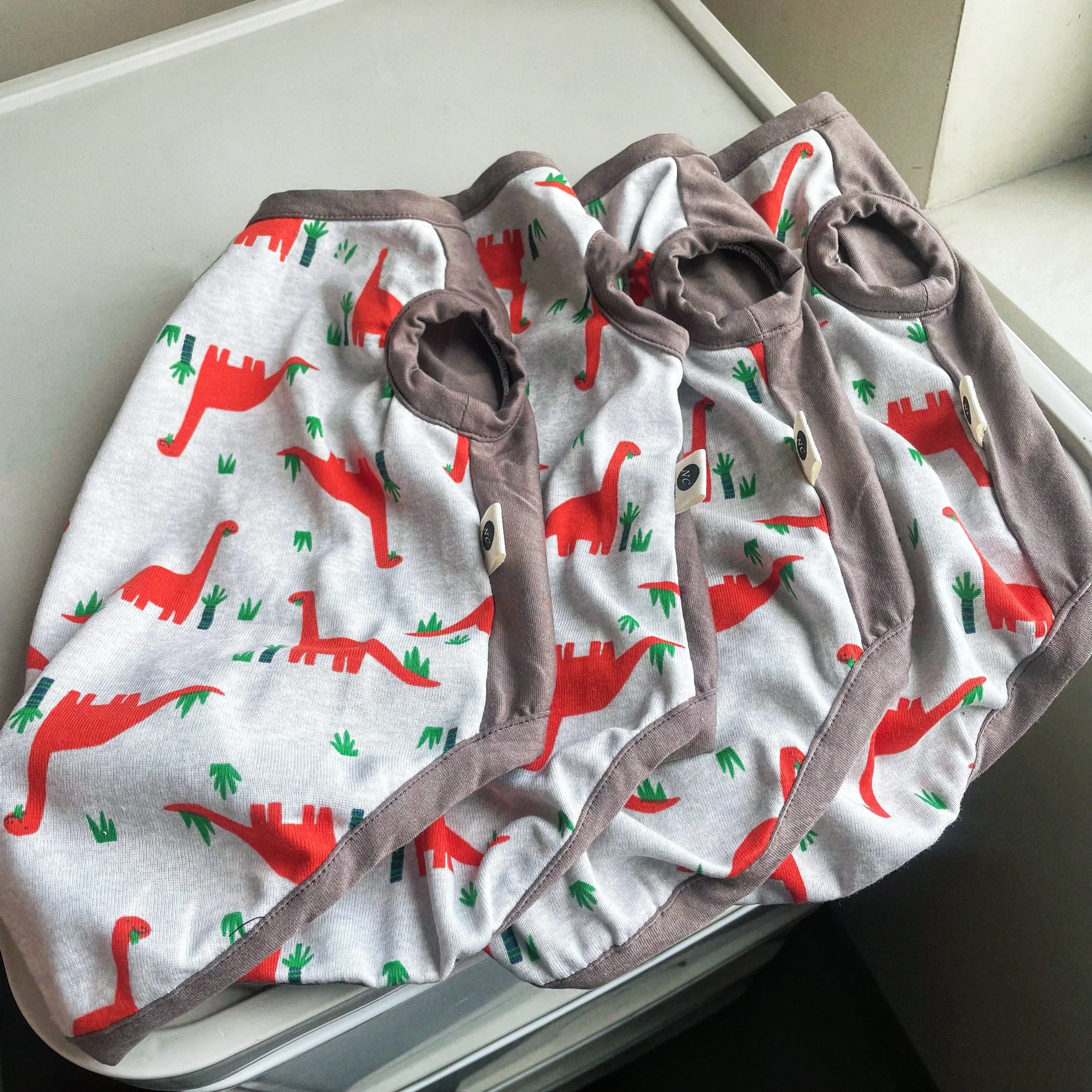 Chaleco de verano de dinosaurio de dibujos animados para gato sin pelo Camiseta de camión sin mangas de moda para Esfinge en primavera Mono suave para cachorros