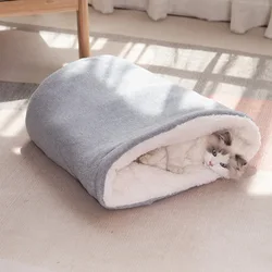 Cama de invierno para gatos con saco semicerrado de lana gruesa
