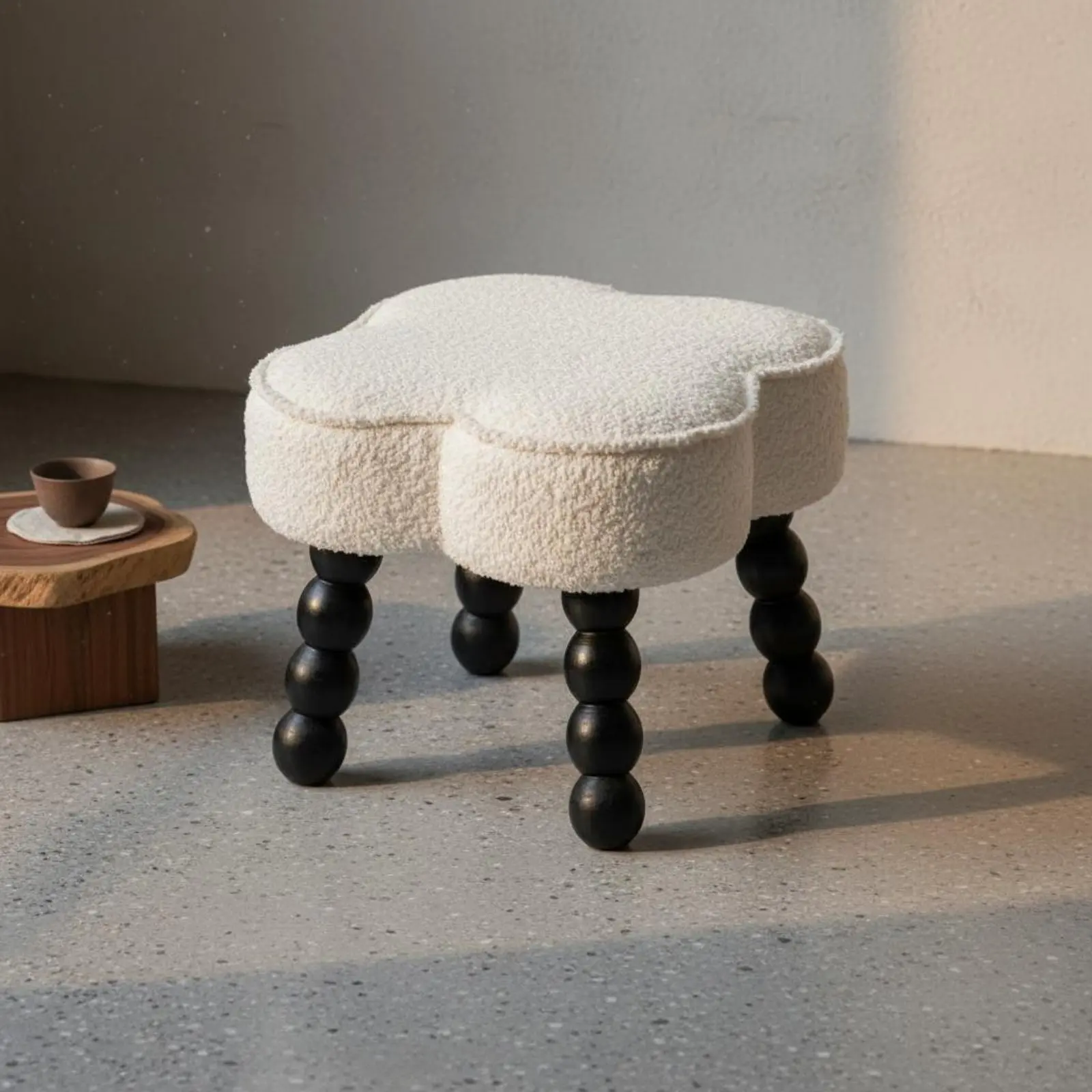 Taburete sherpa crema para gatos y perros con patas madera acolchado - imagen 3