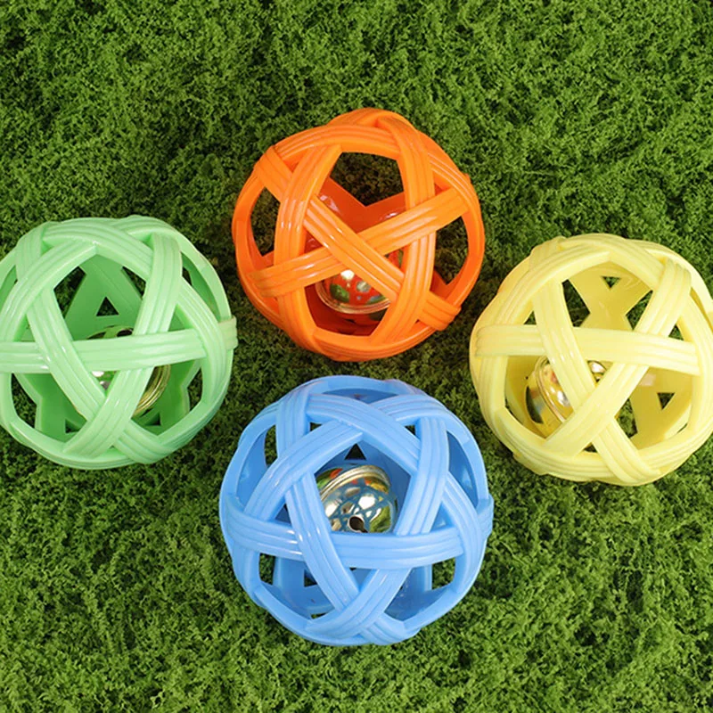 Juguete pelota con campana para gatos – Estimulación y entretenimiento - imagen 2