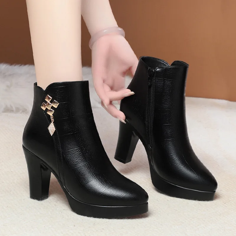 Botas de cuero suave cómodas que combinan con todo, 5cm, 6cm, 9cm, Otoño Invierno, tacones de bloque para mujer, botines cortos de piel para mamá de oficina - imagen 3