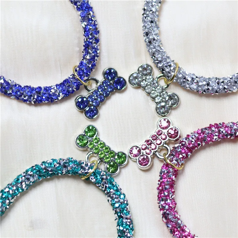 Collar con pedrería para perros - Ajustable con colgante de hueso - imagen 4