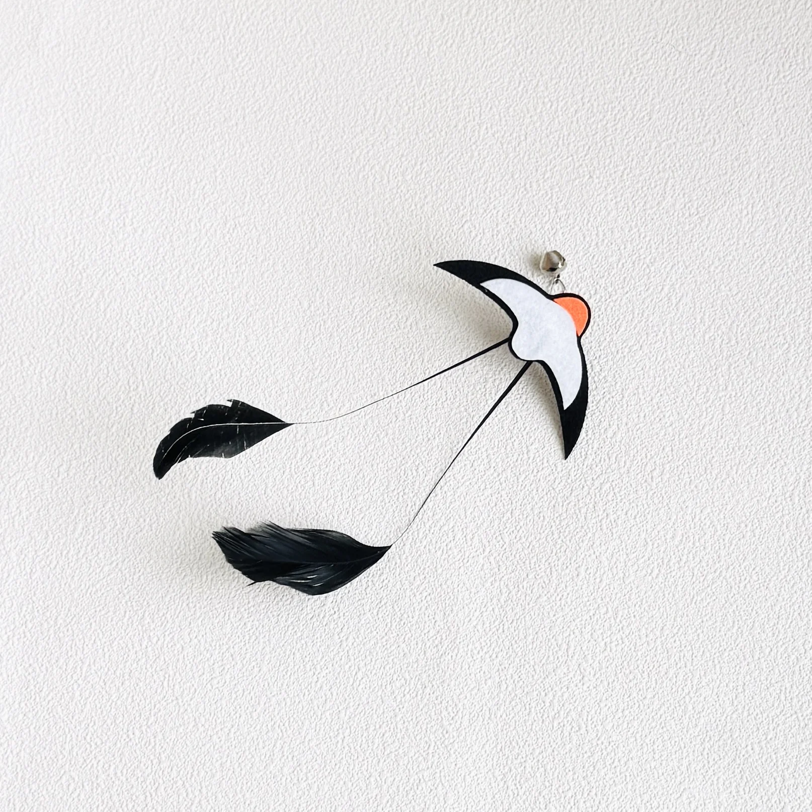 Juguete interactivo para gatos pluma de pájaro con campana y varita - imagen 5