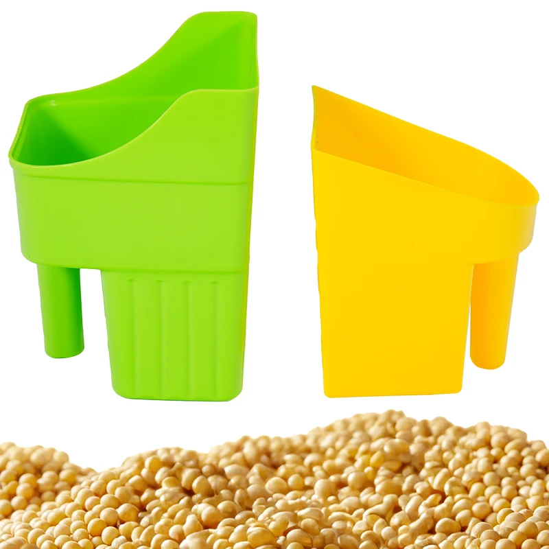Pala plástica de alimentación para gatos y perros – Fondo plano - imagen 2