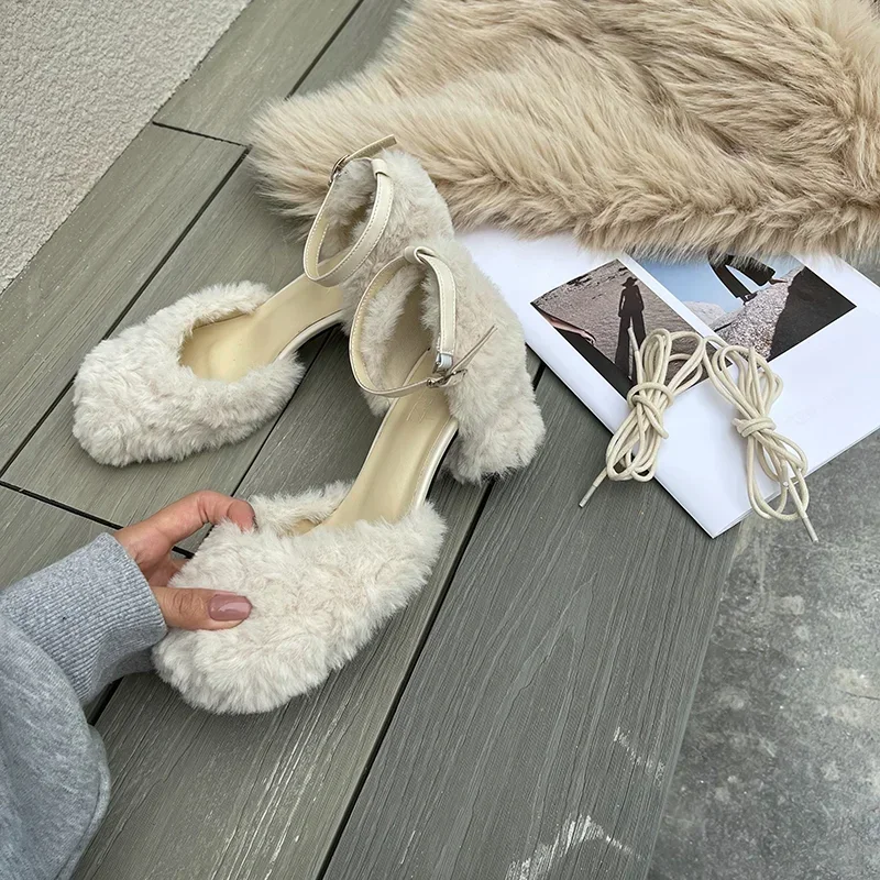 Nuevas zapatillas de piel, zapatos de tacón cuadrado para mujer, sandalias peludas de tacón alto a la moda para exteriores, sandalias que combinan con todo, chanclas rojas - imagen 3