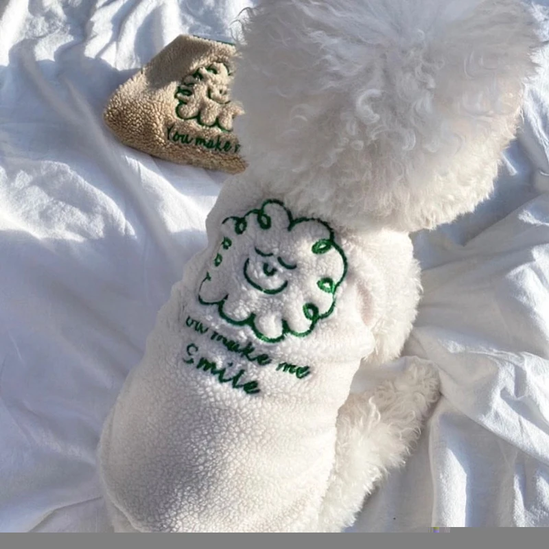 Ropa blanca sonriente para perros, ropa de otoño e invierno, chaleco cálido para mascotas, camisa abierta para cachorros, ropa de algodón de moda, ropa suave para mascotas - imagen 4
