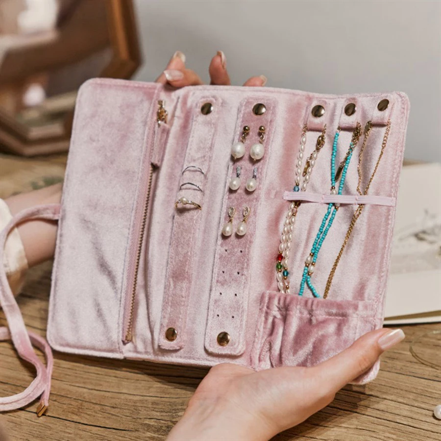 Bolsa organizadora enrollable de terciopelo para collares y accesorios de mascotas - imagen 3