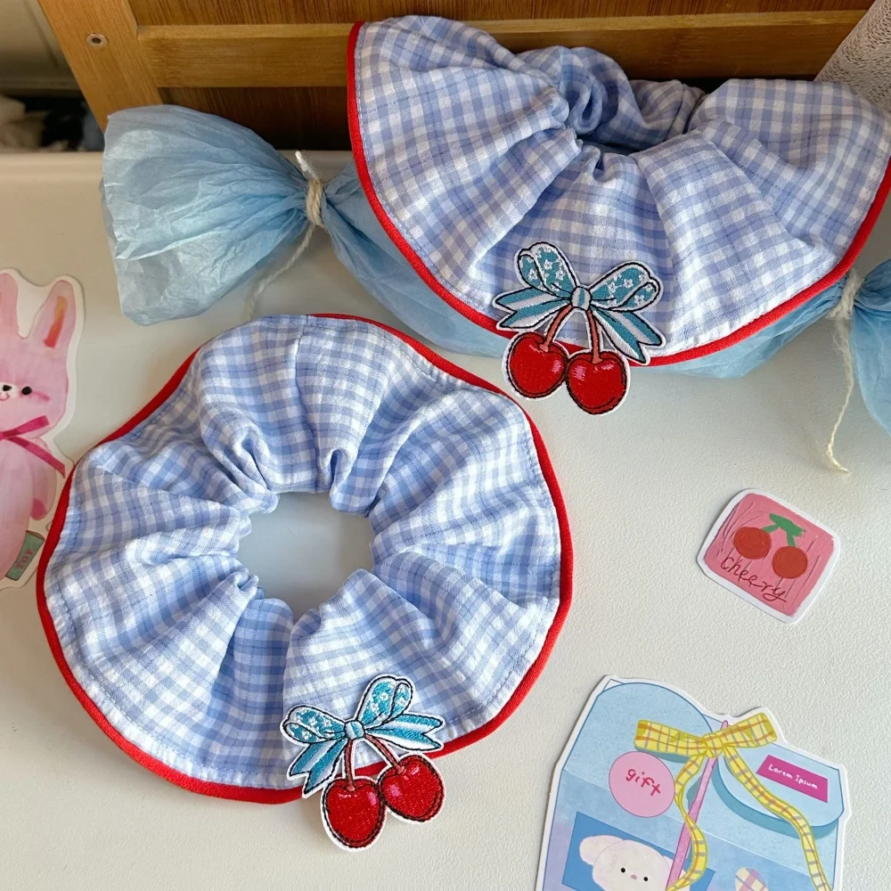 Bonita bufanda de cereza, babero para gatos, perros, algodón suave, toalla de Saliva a cuadros azules, Collar dulce para muñecos de trapo en verano, producto para mascotas de primavera - imagen 5