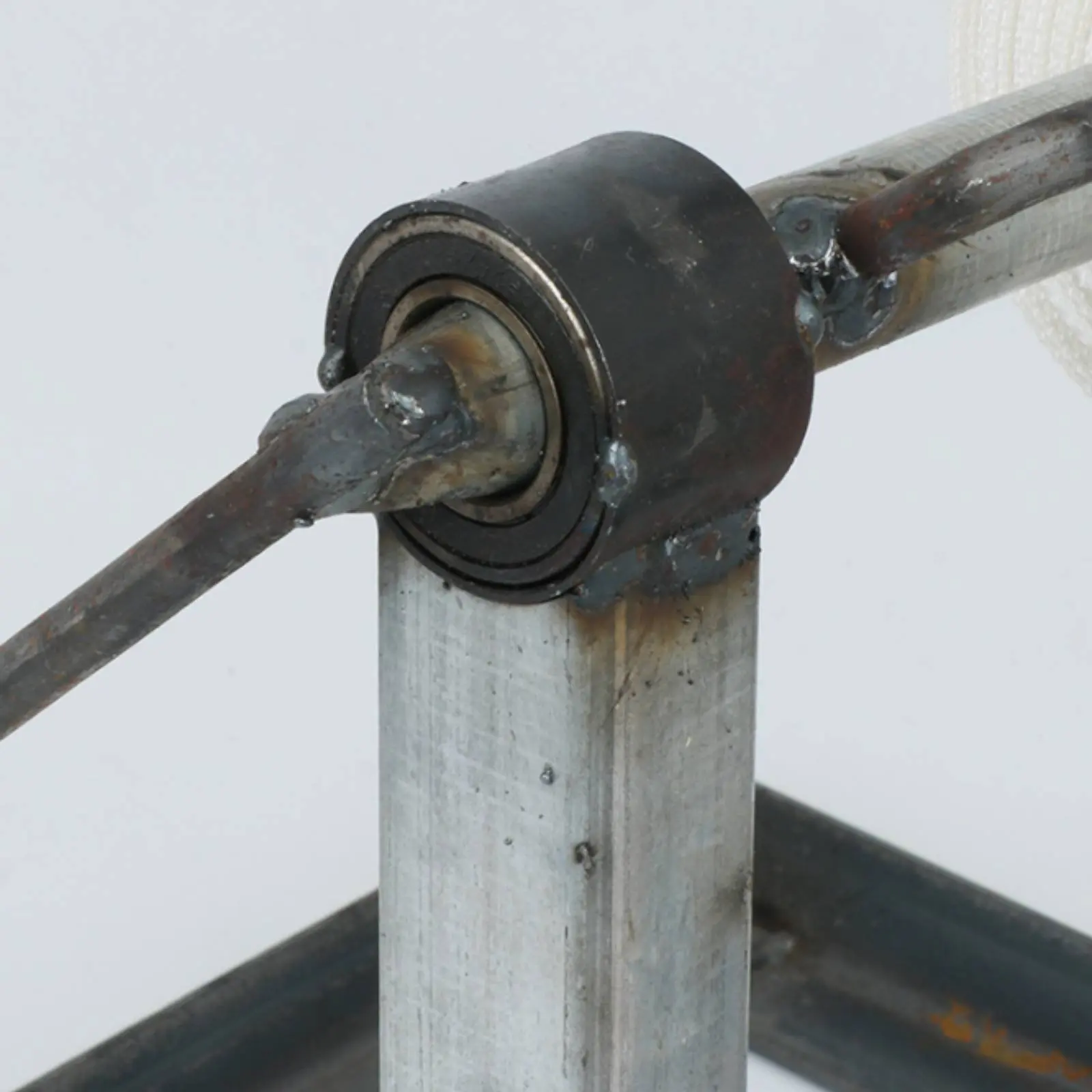 Enrollador de manguera manual plegable con base estable para jardín