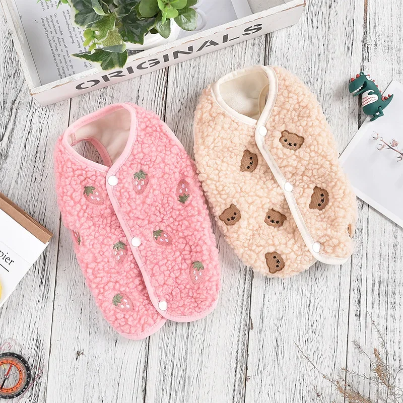 Abrigo cálido de invierno con diseño de fresa para perros y mascotas, Sudadera con capucha de lana de cordero bordada, chaqueta de peluche, ropa para mascotas pequeñas, ropa para cachorros - imagen 4