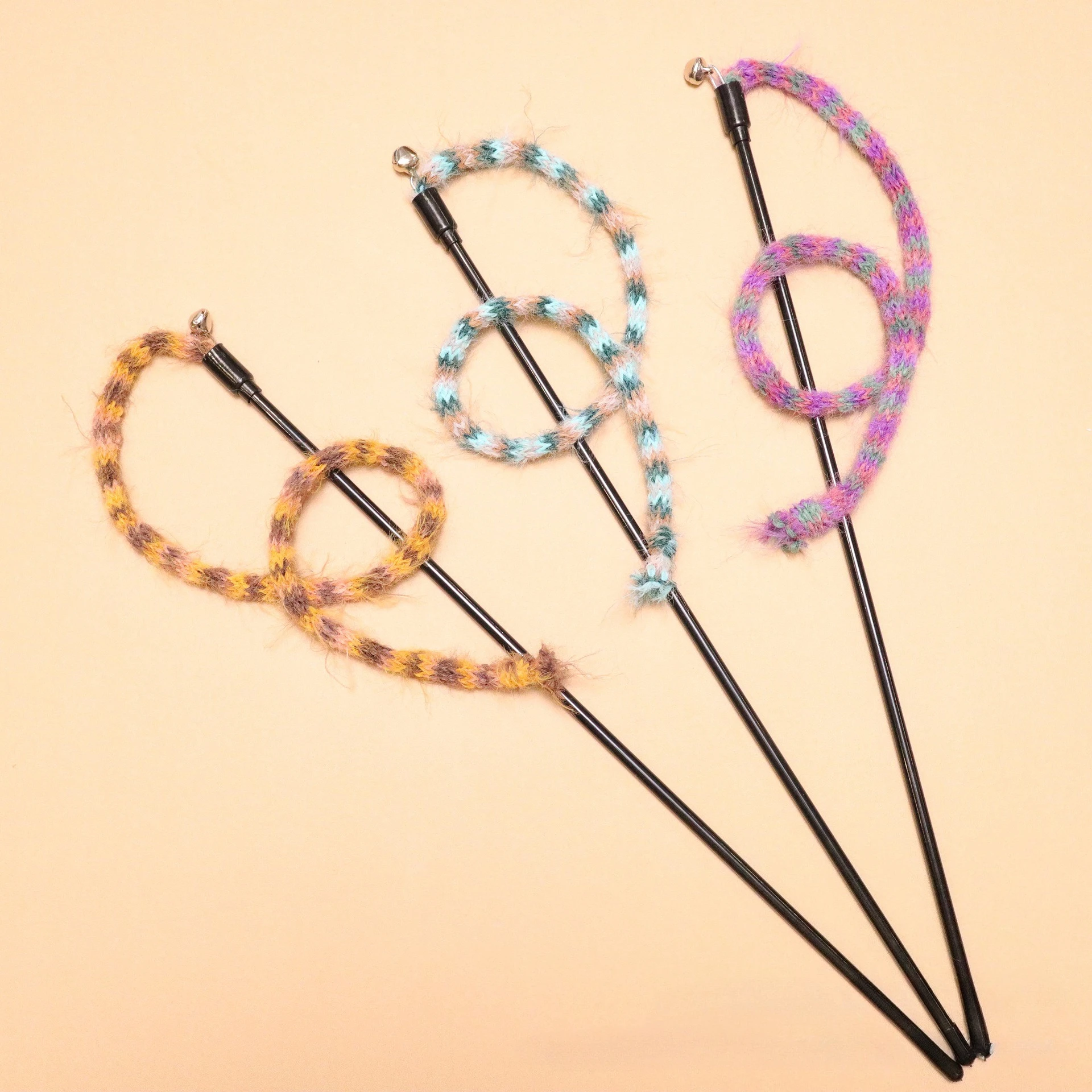 Juguete de palo de burlas para gatos con cuerda de felpa a rayas coloridas, juguetes para mascotas de lana tejida - imagen 2