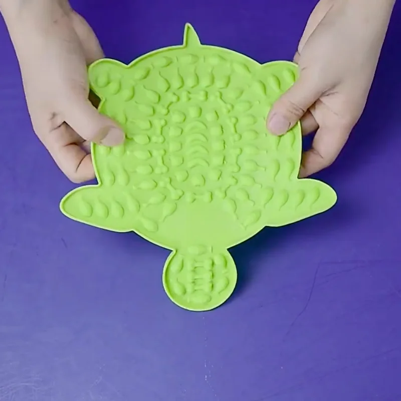 Estera de silicona para lamer para perros y gatos, alimentador lento con base de succión, herramienta portátil de entrenamiento de alimentos para aliviar la ansiedad y alimentación consciente - imagen 2