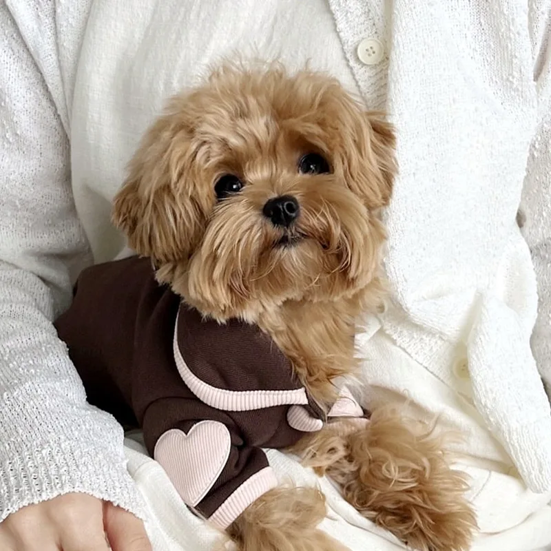 Pijamas para mascotas, camisa de fondo de peluche, chaleco cálido de Bichon, ropa de invierno con estampado de corazón para perros, ropa de dos patas con botón a presión para cachorros - imagen 3