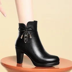 Botas de moto de felpa de cuero suave, cómodas y elegantes, 6cm, 8cm, zapatos de tacón alto de bloque de invierno, botines cálidos para oficina