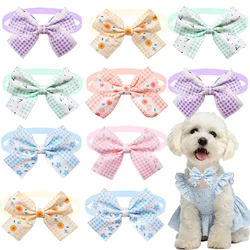 Collares ajustables y lazos a cuadros para perros y gatos