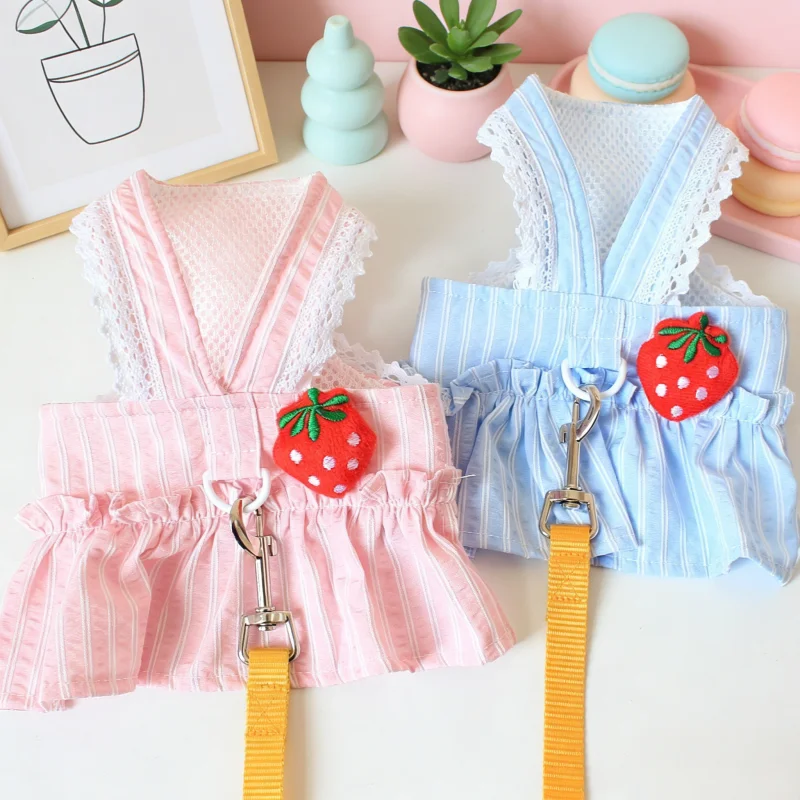 Conjunto vestido lujo perro estampado fresa y arnés chaleco gato - imagen 3