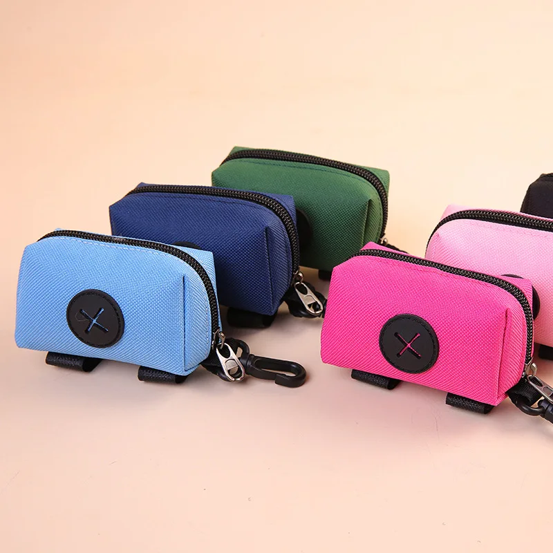 Dispensador de bolsas para excrementos de perros, soporte portátil para bolsas de excrementos, dispensador de bolsas de aseo colgantes para perros, bolsas de basura para caminar, suministros para mascotas - imagen 3